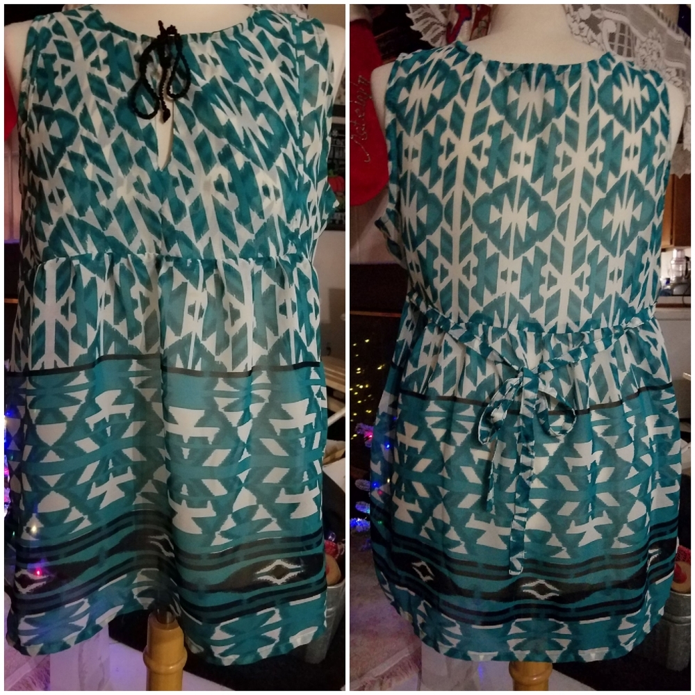 64 sixty five flowy native print in turquoise and white keyhole tie at neck
